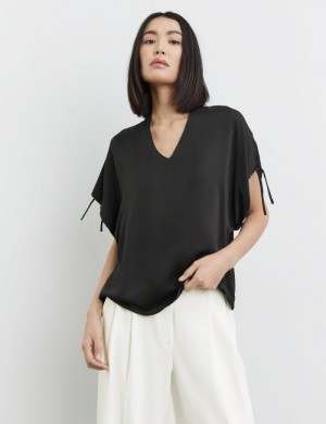 TAIFU Blouse with gathered short sleeves Bluse Svarte | CPAZ7341