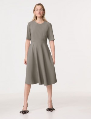 TAIFU Elegant dress with a flared skirt section Kjole Brune | FEBT0682