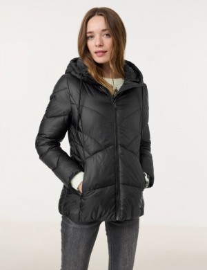 TAIFU Fitted quilted jacket with a hood Jakker Svarte | OZWN8948