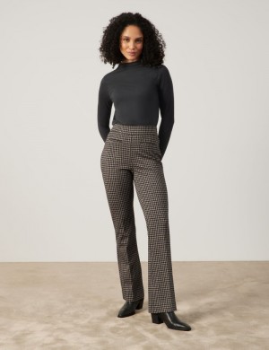 Gerry Weber Flared slip-on trousers with a houndstooth pattern Bukser Svarte | NMHX3084