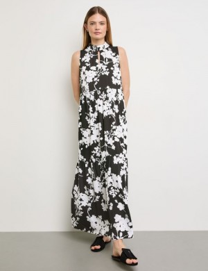 TAIFU Flared, tiered dress with a floral print Kjole Svarte | KGJX9381