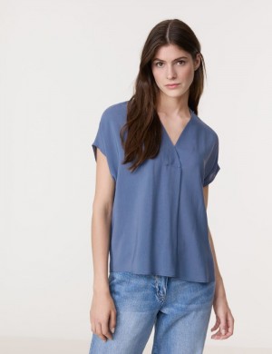 Gerry Weber Flowing blouse top with a pleated detail Bluse Blå | SURV7178