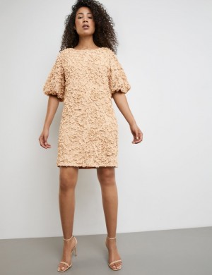 TAIFU Lace dress with impressive floral decoration Kjole Beige | PNSE7803