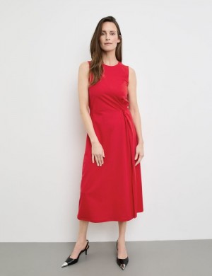 Gerry Weber Midi dress with a knotted detail Kjole Rød | ZKZF4323