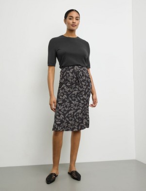 TAIFU Print skirt with a wrap detail Skjørt Svarte | TODL1304