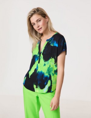 TAIFU Short sleeve blouse with an all-over print Bluse Grønn | STAB6806