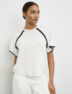 TAIFU Short sleeve top with decorative contrast stitching T-skjorte Hvite | MDCA8158