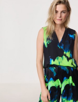 TAIFU Sleeveless blouse with an all-over print Bluse Grønn | BHGE5122