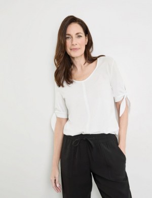 Gerry Weber Top with mid-length sleeves and tie detail T-skjorte Hvite | MBXX3296