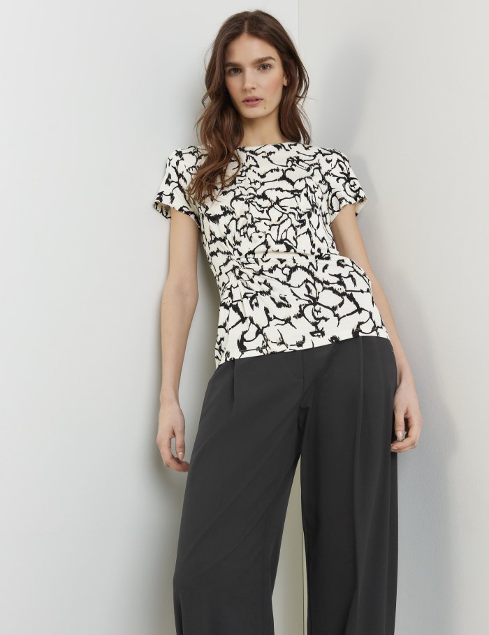 TAIFU 1/2-sleeve top with striking draping T-skjorte Beige | ECHB4006