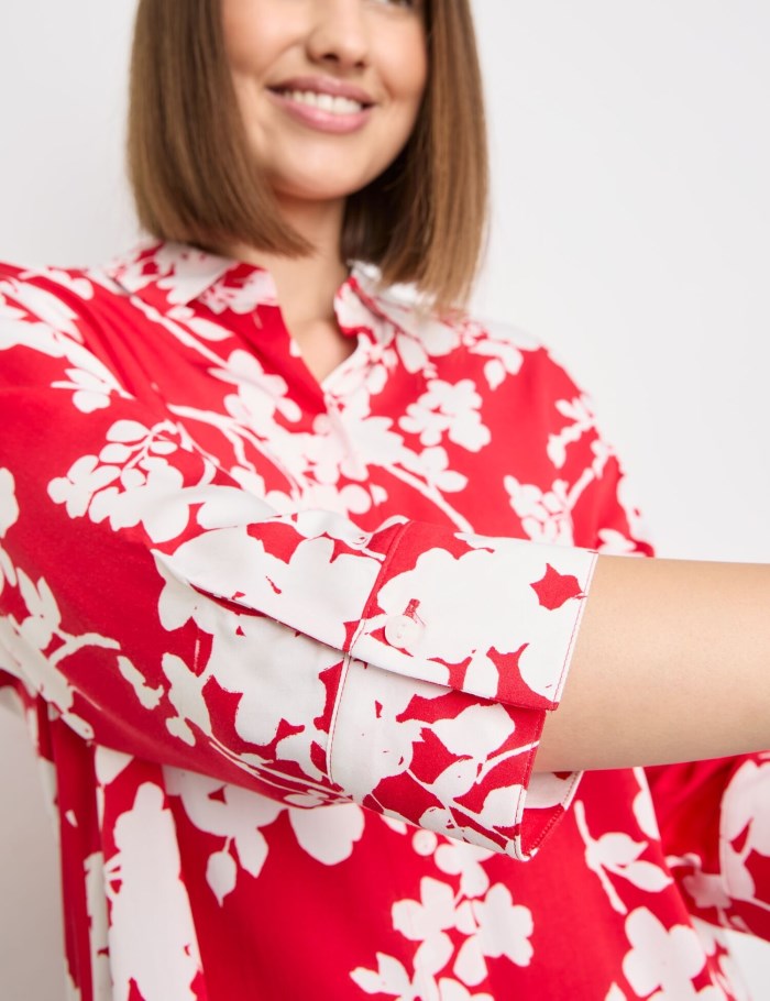 TAIFU 3/4-sleeve blouse with a floral print Bluse Rød | CELS5210