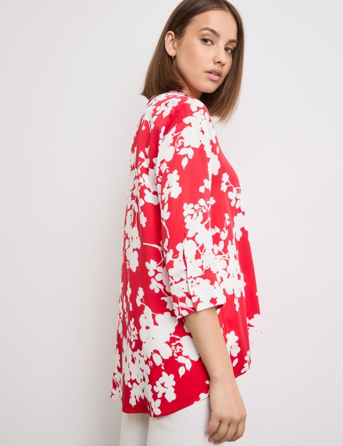 TAIFU 3/4-sleeve blouse with a floral print Bluse Rød | CELS5210