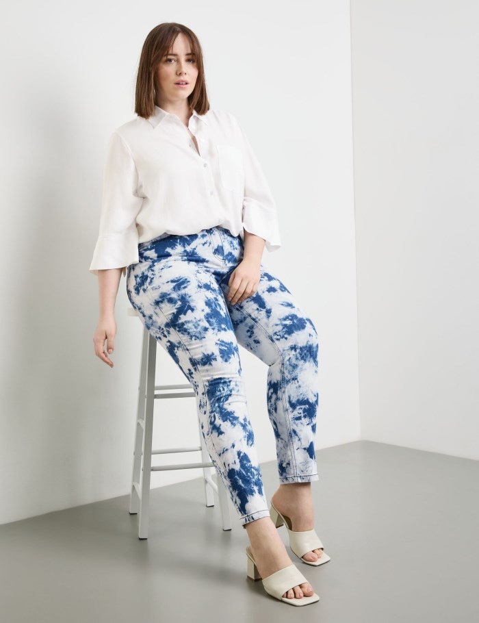 SAMOON 7/8-length jeans with a batik print, Betty Bukser Blå | LOYO3116