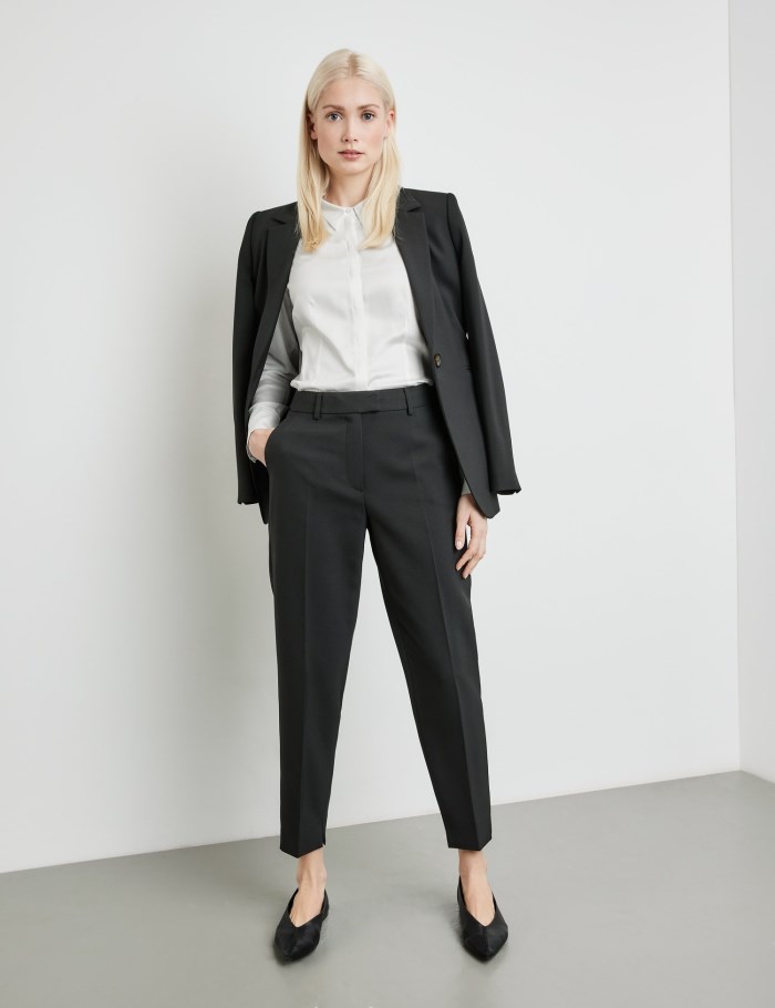 TAIFU 7/8-length pressed pleat trousers in a slim fit Bukser Svarte | OEFF2750