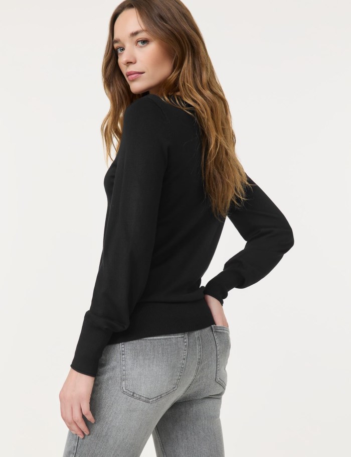 TAIFU Basic jumper with a V-neckline Strikkevarer Svarte | TNVY1828