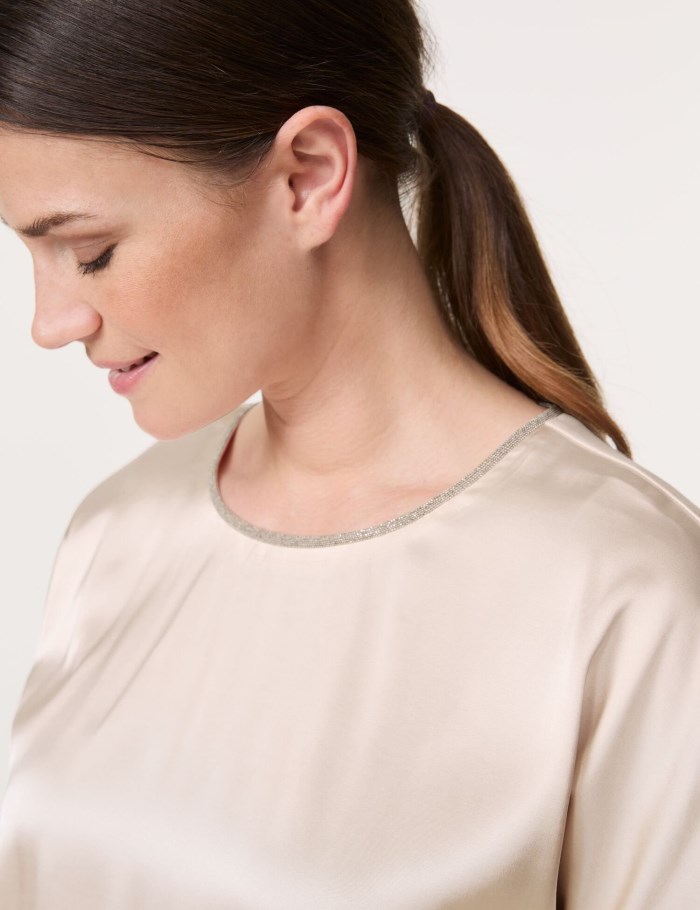 Gerry Weber Blouse top with a glittering neckline trim T-skjorte Beige | QIBP7786