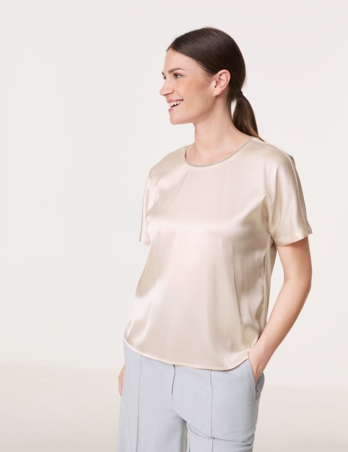 Gerry Weber Blouse top with a glittering neckline trim T-skjorte Beige | QIBP7786