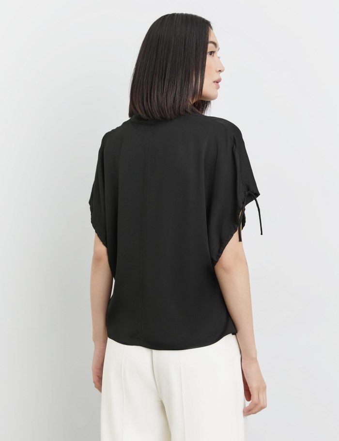 TAIFU Blouse with gathered short sleeves Bluse Svarte | CPAZ7341