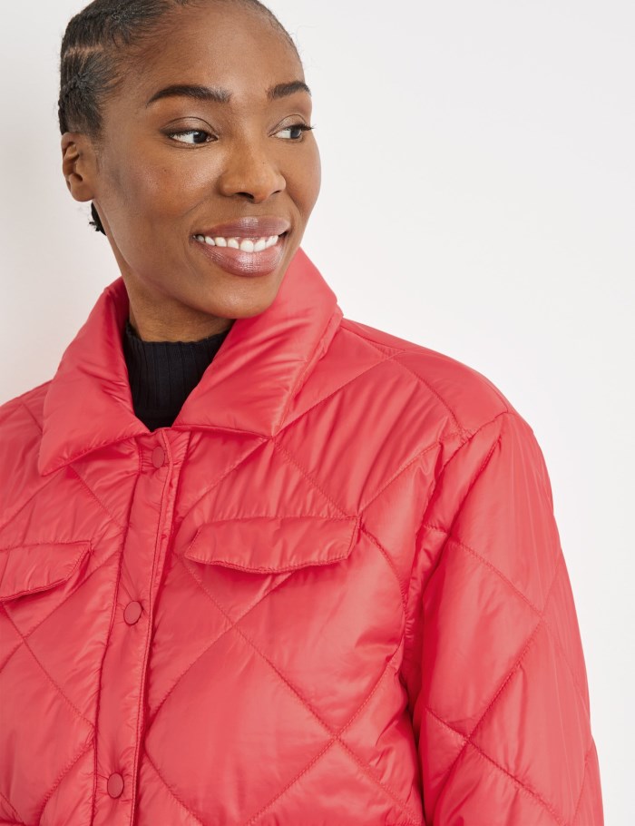 Gerry Weber Cropped puffer jacket with a drawstring and patch pockets Jakker Rød | UKUP9117