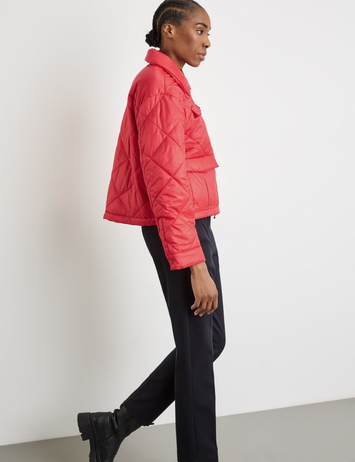 Gerry Weber Cropped puffer jacket with a drawstring and patch pockets Jakker Rød | UKUP9117