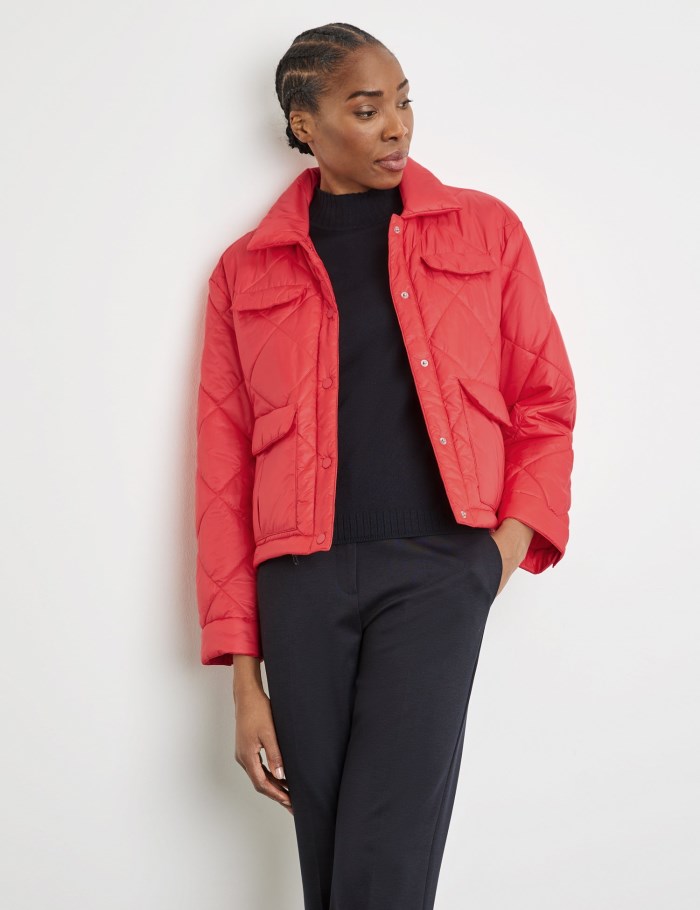 Gerry Weber Cropped puffer jacket with a drawstring and patch pockets Jakker Rød | UKUP9117