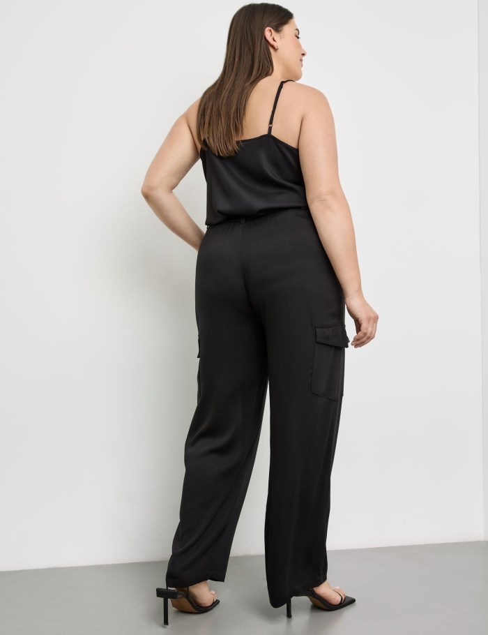 SAMOON Elegant cargo trousers with a flowing drape, Carlotta Bukser Svarte | LMNQ6116