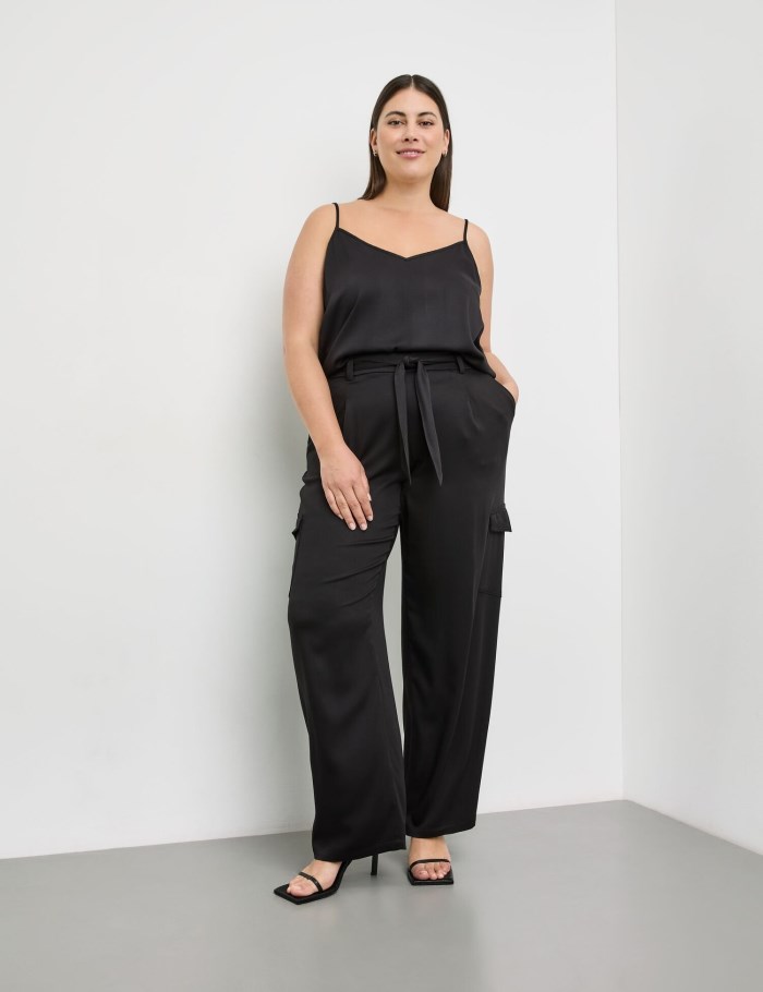 SAMOON Elegant cargo trousers with a flowing drape, Carlotta Bukser Svarte | LMNQ6116