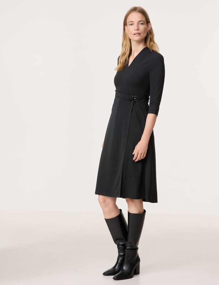 Gerry Weber Elegant dress with a wrap-over effect Kjole Svarte | JXTX3740