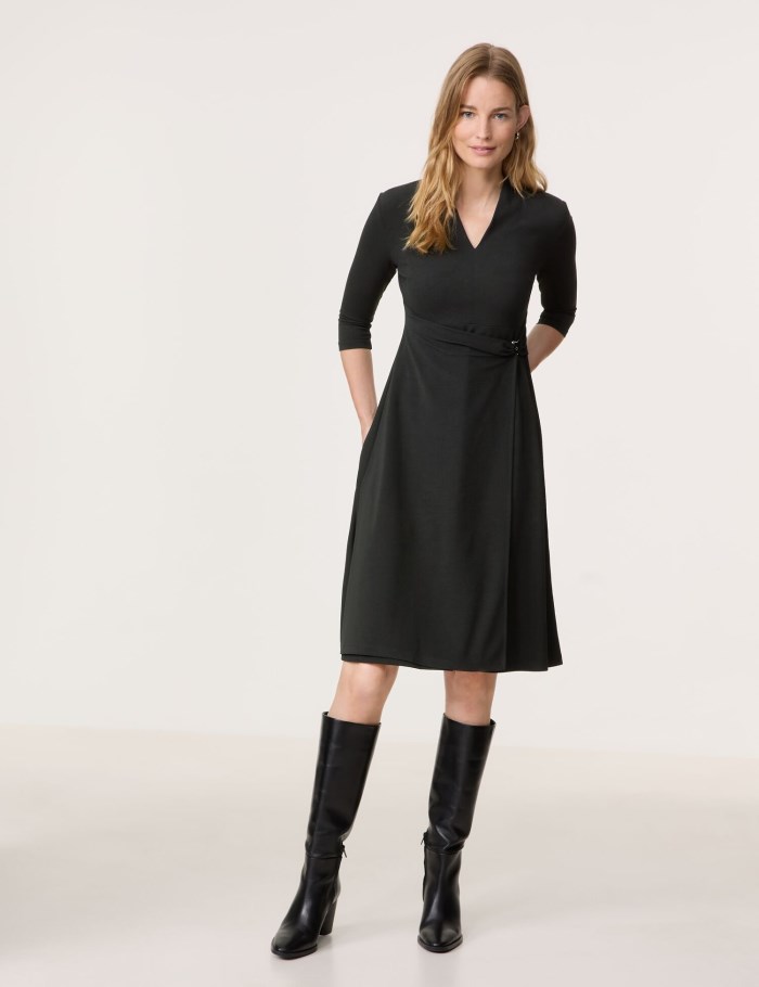 Gerry Weber Elegant dress with a wrap-over effect Kjole Svarte | JXTX3740