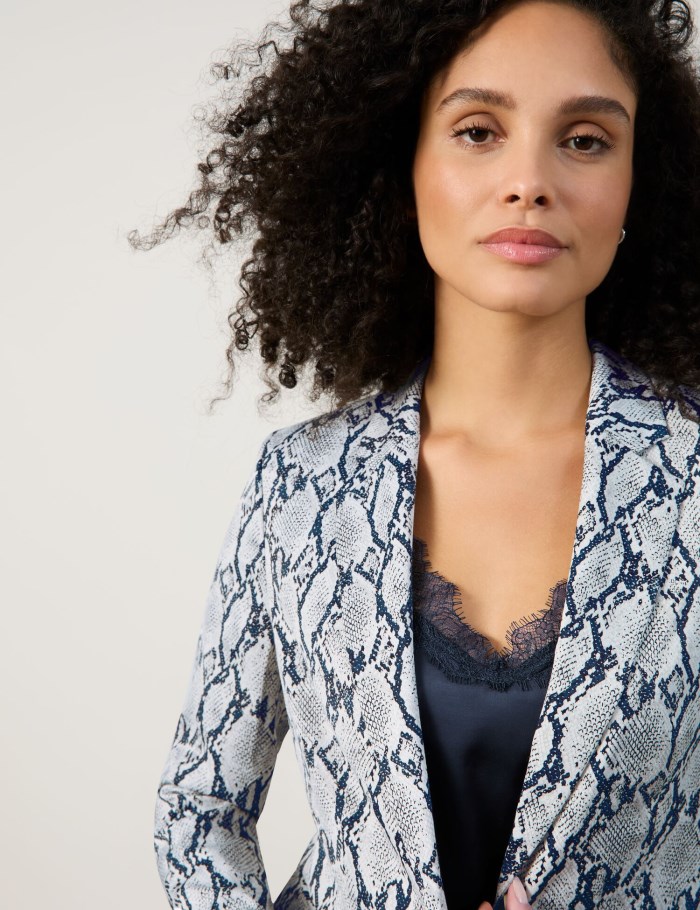 Gerry Weber Fashionable blazer with a snakeskin pattern Blazere Blå | EQUK5601