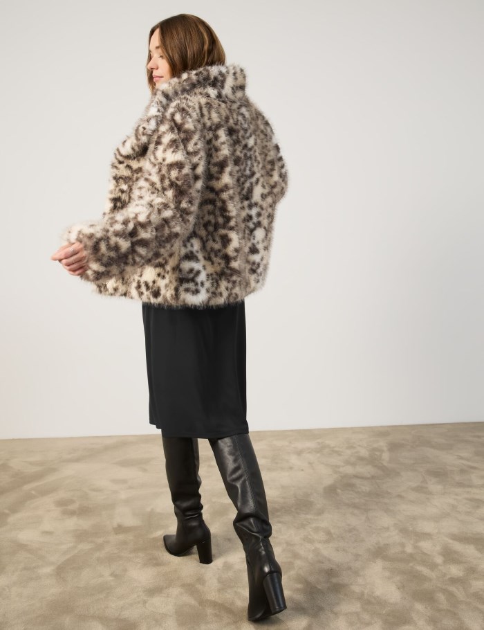 TAIFU Faux fur jacket with a leopard print pattern Jakker Beige | LIRA5743