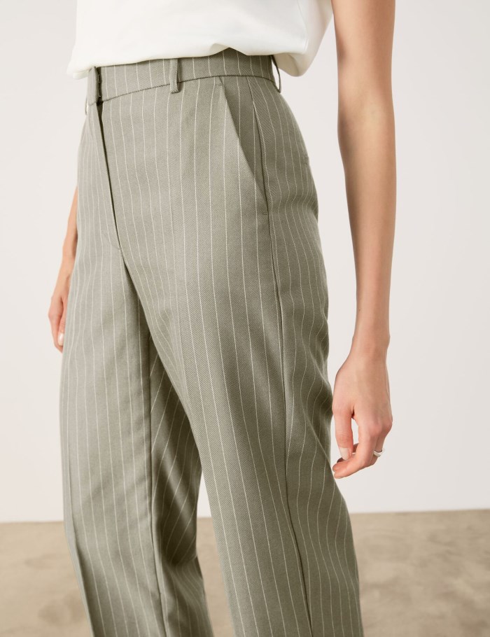 TAIFU Fine 7/8-length pinstripe trousers in a straight fit Bukser Grønn | OWGQ9199