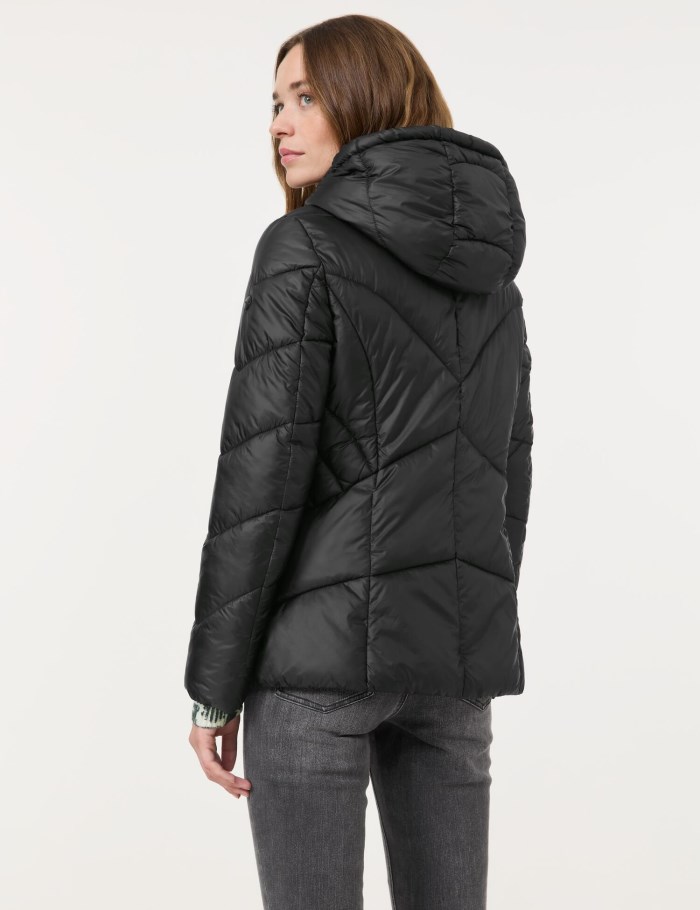 TAIFU Fitted quilted jacket with a hood Jakker Svarte | OZWN8948