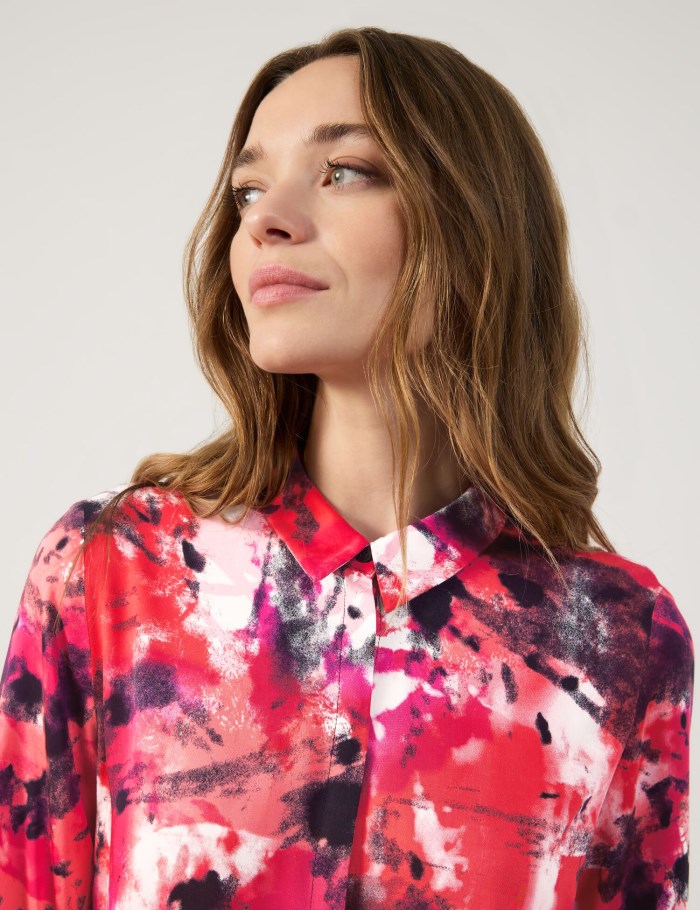 TAIFU Fitted shirt blouse with an all-over print Bluse Rød | LTIY4571