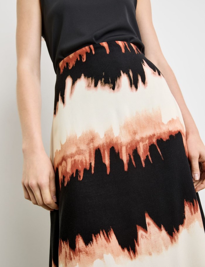 TAIFU Flared midi skirt with a print Skjørt Brune | SFUB1160