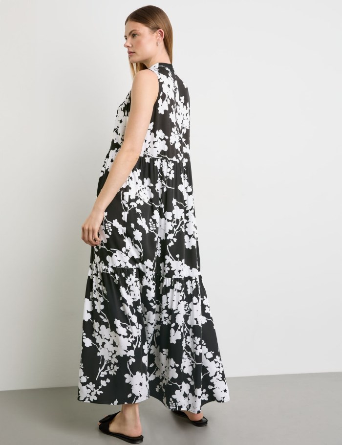 TAIFU Flared, tiered dress with a floral print Kjole Svarte | KGJX9381