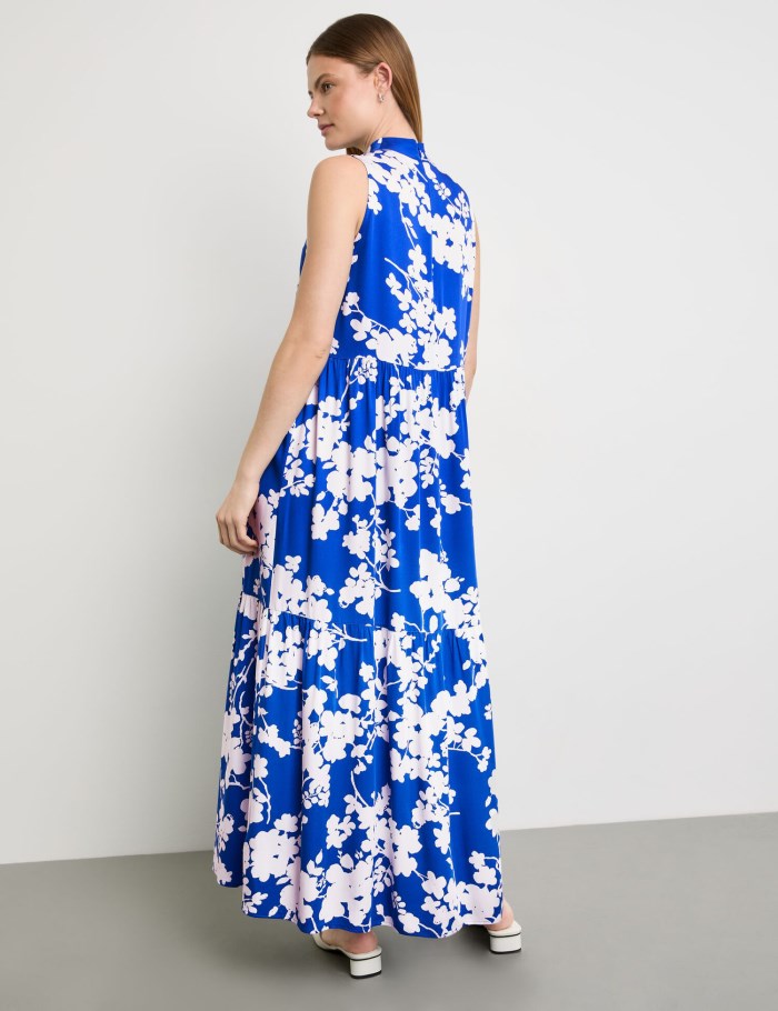 TAIFU Flared, tiered dress with a floral print Kjole Blå | FSKB6505