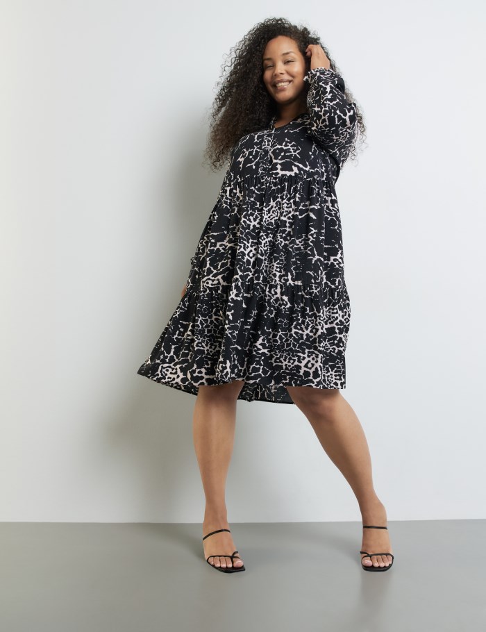 SAMOON Flared, tiered dress with a slip Kjole Blå | WHHC3209