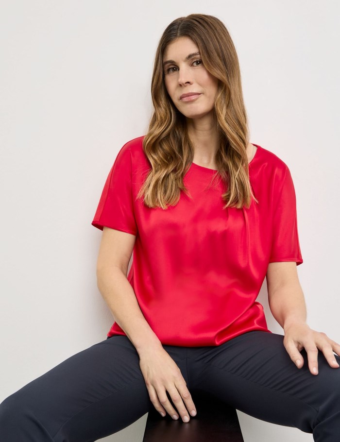 Gerry Weber Flowing blouse top with fabric panelling T-skjorte Rød | AGSI4342