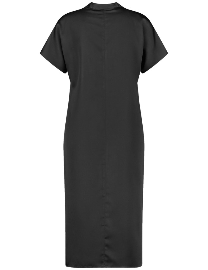 TAIFU Flowing midi dress with a V-neckline Kjole Svarte | NCIA6399