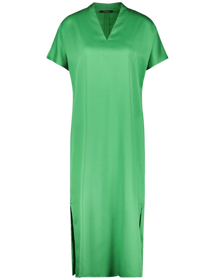 TAIFU Flowing midi dress with a V-neckline Kjole Grønn | FYHU2478