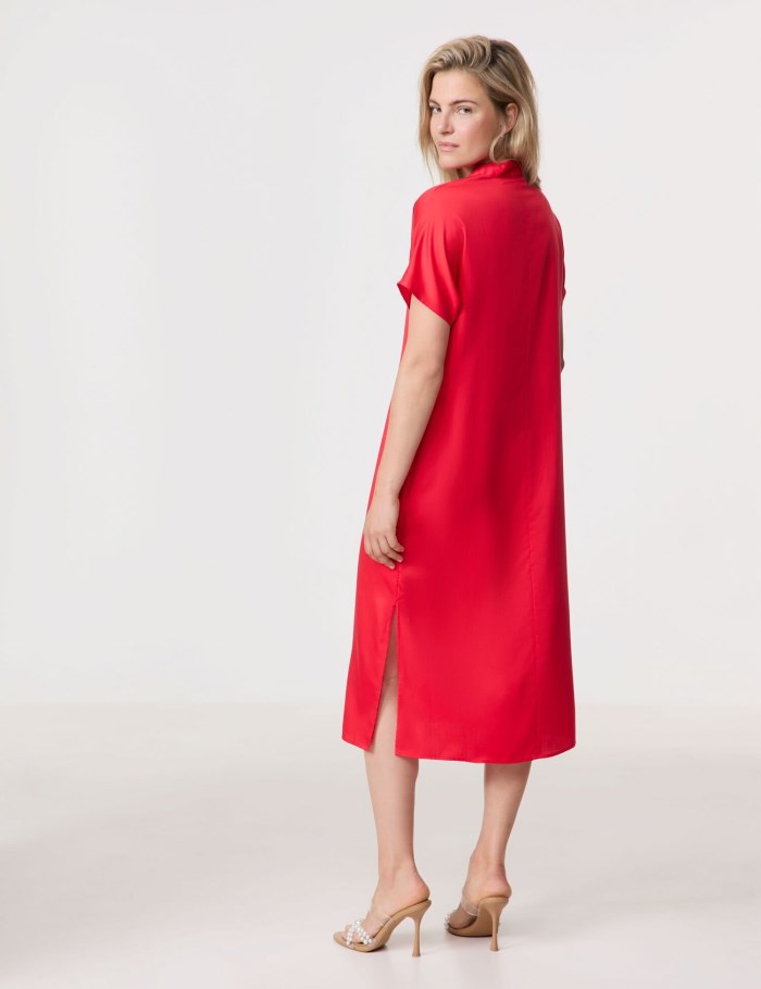 TAIFU Flowing midi dress with a V-neckline Kjole Rød | UZOJ5598