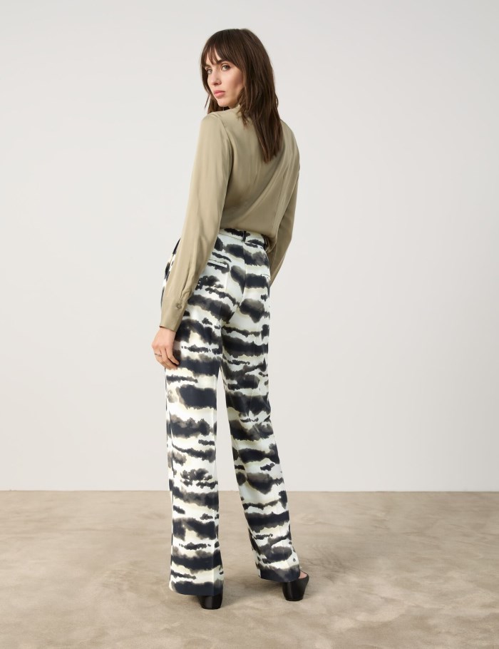 TAIFU Flowing trousers with a wide leg Bukser Beige | GPYS9348