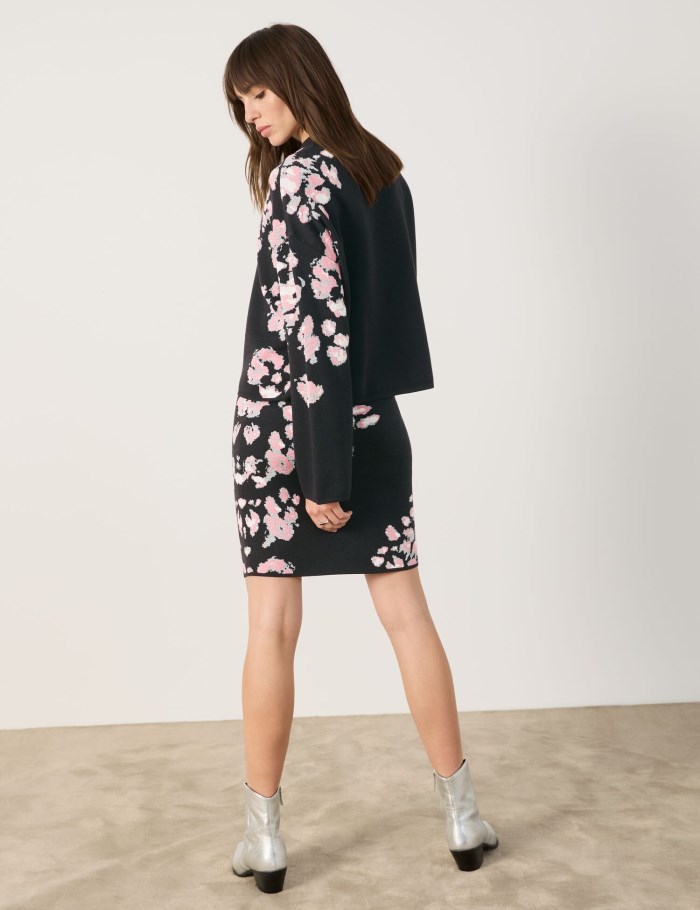 TAIFU Jumper with positioned floral jacquard Strikkevarer Svarte | IYSV3465