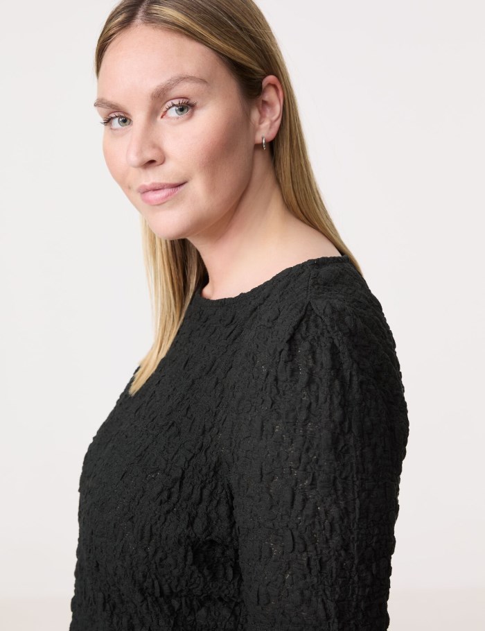 SAMOON Lace top with a bubble effect T-skjorte Svarte | ETCV1414