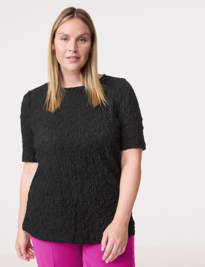 SAMOON Lace top with a bubble effect T-skjorte Svarte | ETCV1414