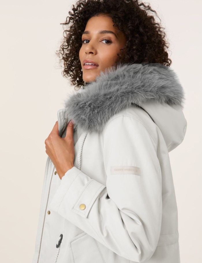 Gerry Weber Lined coat with faux fur Jakker Beige | FMMS4142