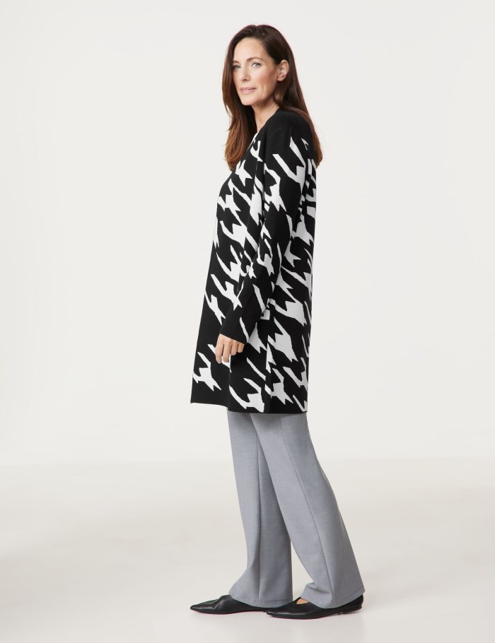 Gerry Weber Long open cardigan in a jacquard knit Strikkevarer Svarte | QRKV1116