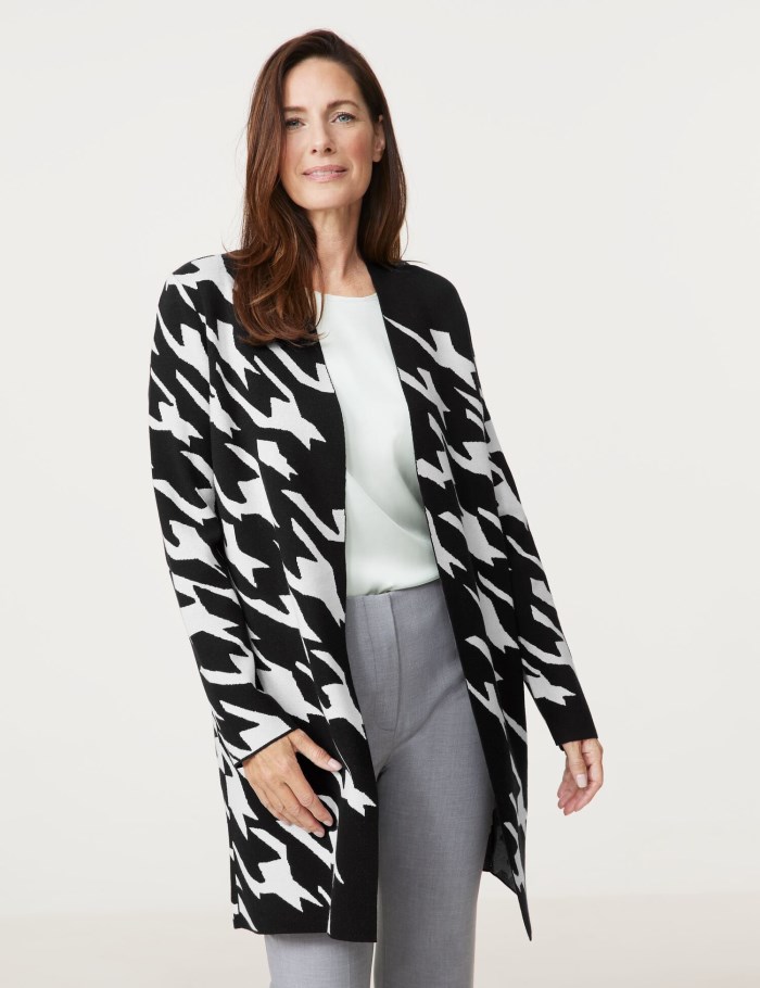 Gerry Weber Long open cardigan in a jacquard knit Strikkevarer Svarte | QRKV1116