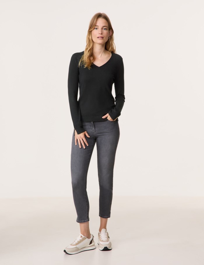 Gerry Weber Long sleeve jumper in a sustainable fine knit Strikkevarer Svarte | JNZM6543